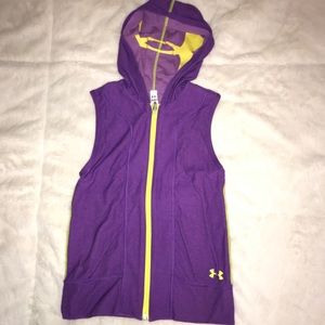 Girls dry fit Under Armour vest size medium